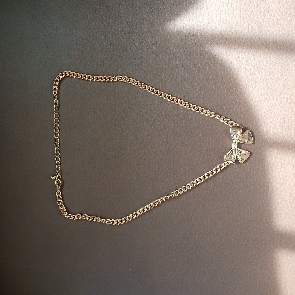Elegant Gold Bow Necklace - Picture 5 of 7